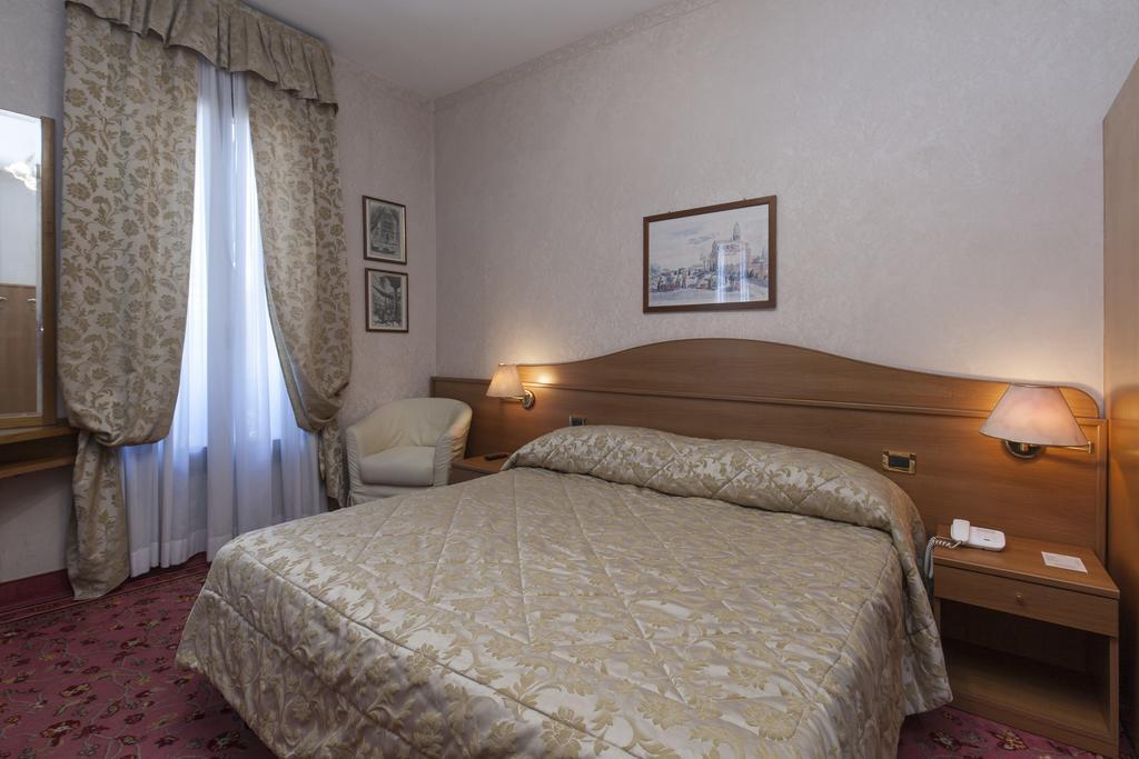 Riviera Hotel